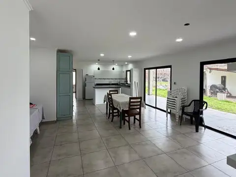 Casa 4 ambientes con 3 baños