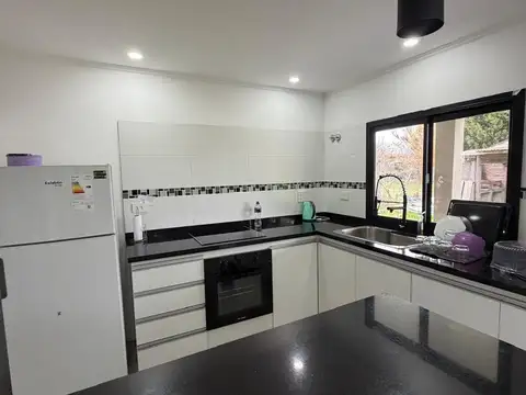 Hermosa casa  en Valdes de tres hab. ubicada sobre calle 1/ 6 y 8.