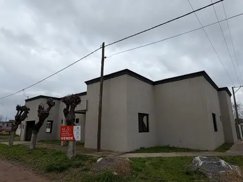 Hermosa casa  en Valdes de tres hab. ubicada sobre calle 1/ 6 y 8.