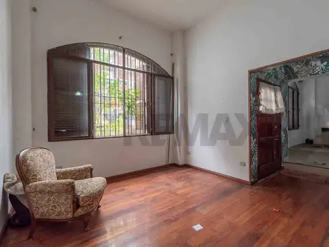 Casa en Alquiler con 2 cocheras