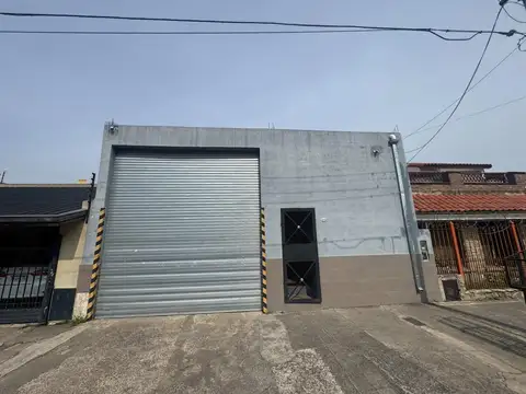 Deposito en Lanus Este.