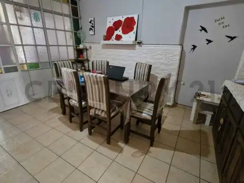 Casa 5 ambientes con 2 baños
