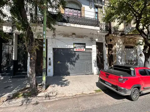 Local/Deposito En ALQUILER Av. Juan De Garay Barrio San Cristóbal