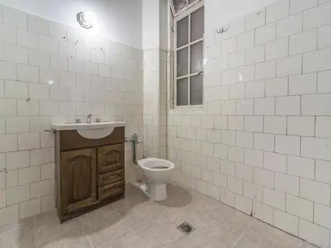 VENTA DEPARTAMENTO 6 DORM. MUY LUMINOSO, CATAMARCA AL 100.
