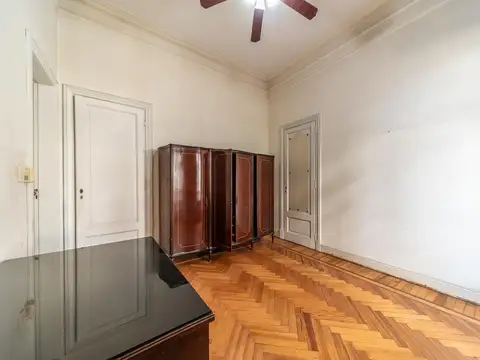 Departamento 8 ambientes con 3 baños