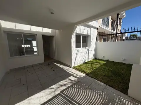 Casa a estrenar, ideal para achicarse, en venta. Castelar N.