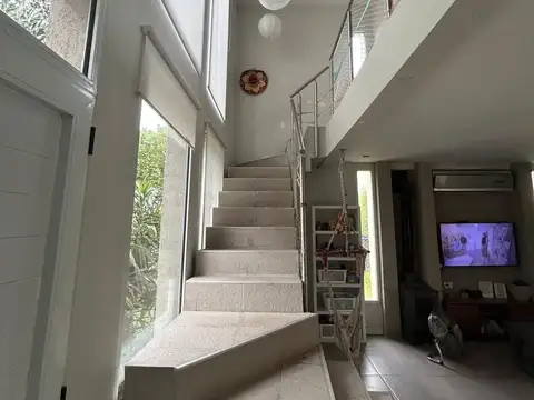 Casa en Venta con 4 cocheras
