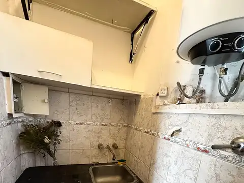 EXCELENTE Y AMPLIO MONOAMBIENTE EN MONTSERRAT | LUMINOSO Y CON BALCÓN