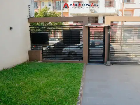Casa 5 ambientes con 4 baños