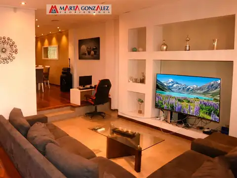 Casa en Venta con 3 cocheras