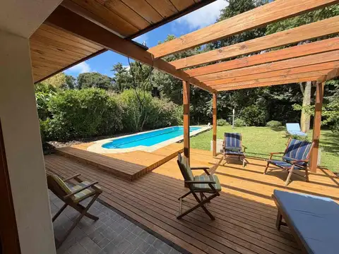 VENTA CASA 4 AMBIENTES PILETA PARRILLA GROSELLAR