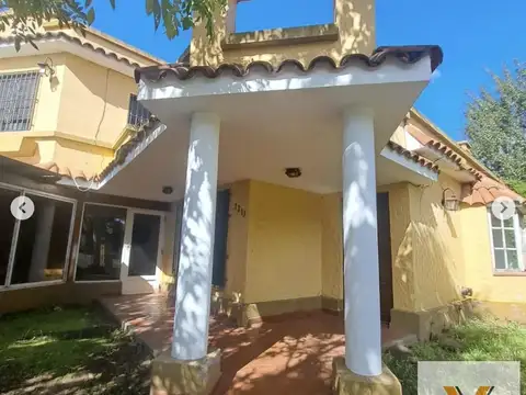Casa en venta - 3 dormitorios 3 baños - Berazategui