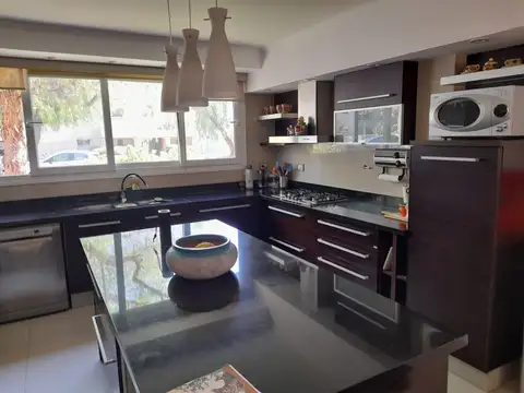 Casa 6 ambientes con 6 baños