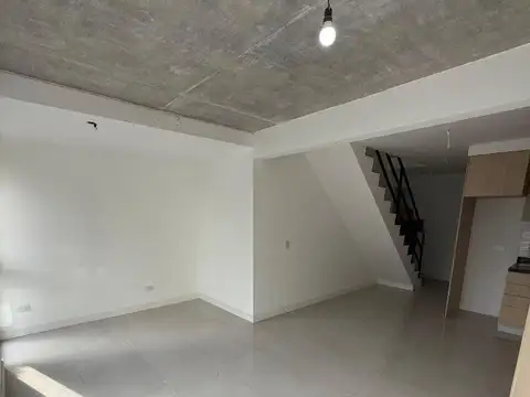 HERMOSO DEPARTAMENTO EN DUPLEX A UNA CUADRA DEL RIO