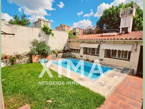 Casa en venta a metros de Avenida Belgrano