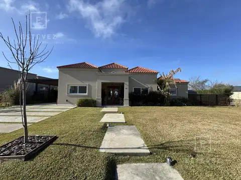 Casa en Venta con 4 cocheras