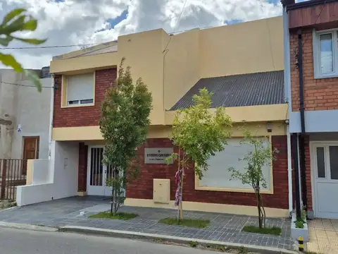 VENTA CASA 5 AMB AMPLIA - LUZ - PATIO-UBICACION