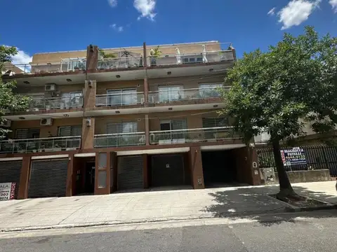 VENTA Tres Cocheras con entrada independiente por porton automatico