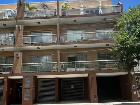 VENTA Tres Cocheras con entrada independiente por porton automatico