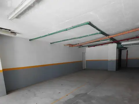 VENTA Tres Cocheras con entrada independiente por porton automatico