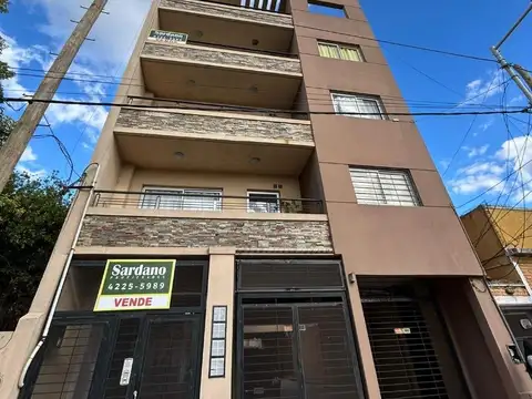 Mono ambiente 1º piso al contrafrente con balcón.