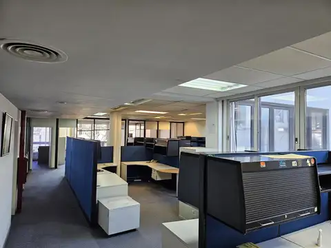 S/piso 200 mts.Amoblado.Calef y a/c propio.Cocina. 2 baños