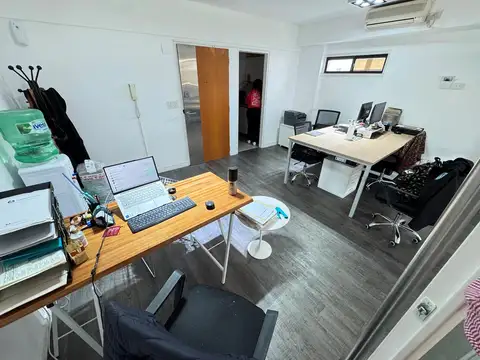 OFICINA EN VENTA - INMEJORABLE UBICACION - SUPER LUMINOSA