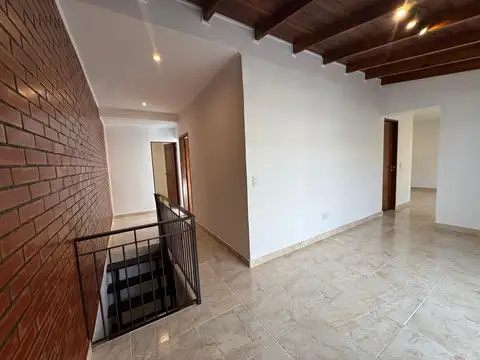 Depto Tipo Casa en Alquiler de 2 dormitorios