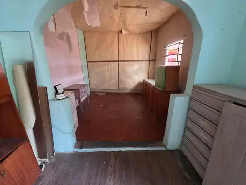 TIPO CASA 2 1/2 AMB - SOLO USO COMERCIAL (DEPOSITO O TALLER)