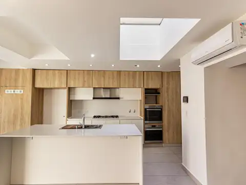 Casa 7 ambientes con 4 baños