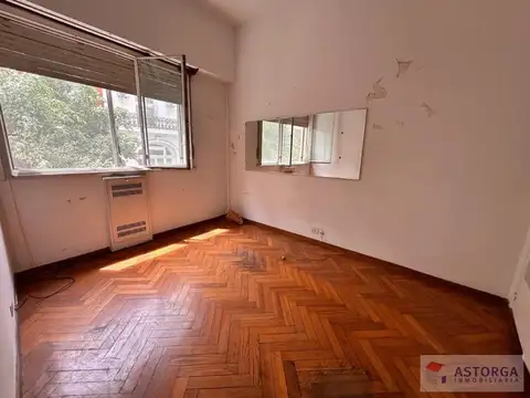 OPORTUNIDAD! Semi piso en excelente zona a refaccionar