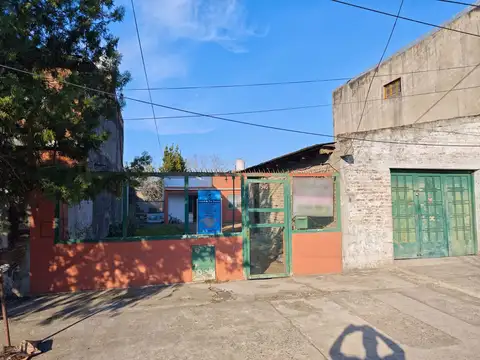 Casa a refaccionar con terreno Villa Tesei