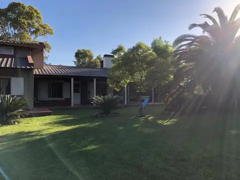 Casa en Venta con 4 cocheras