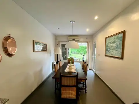 Casa en Venta con 3 cocheras