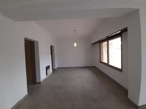 Casa 9 ambientes con 1 baño