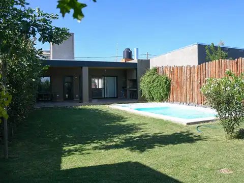 venta Casa moderna 1 dorm + una cabaña de troncos independiente