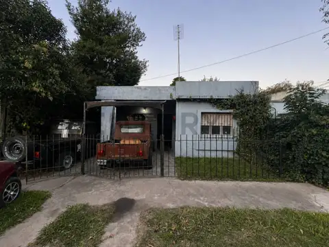 461 entre 13 c y 14 CASA DE 2 DORMITORIOS EN VENTA PILETA PARQUE CITY BELL