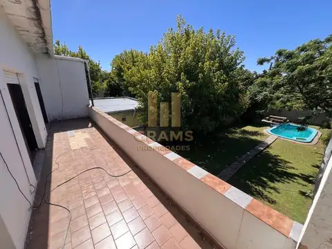 Casa en Venta con 3 cocheras