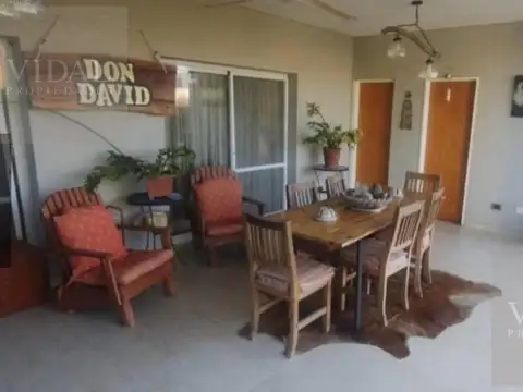 Casa en Venta con 3 cocheras
