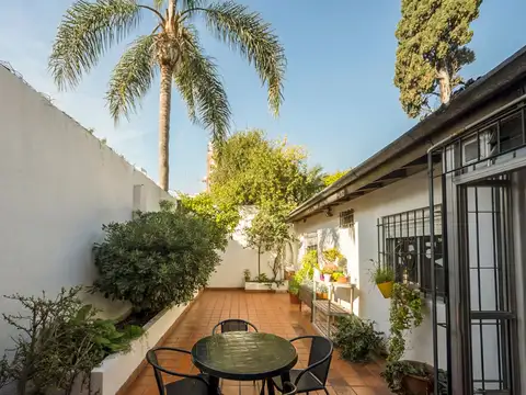 VENTA DPTO 5 AMB CON PATIOS Y PARRILLA EN FLORES