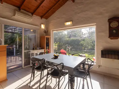 Casa en Alquiler con 1 cochera