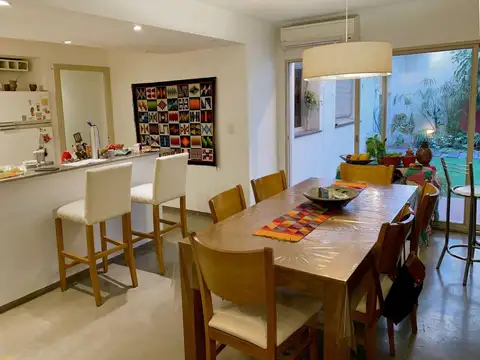 Casa 4 ambientes con 2 baños