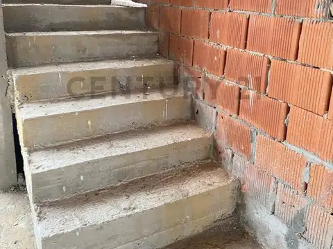 Santa Sofia 100, Piso 0