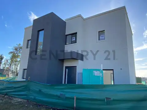 casa de diseño en Barrio Santa Sofía  6 ambientes  Calidad premium