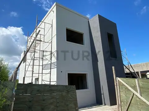 CASA DE 5 CUARTOS EN SANTA SOFIA