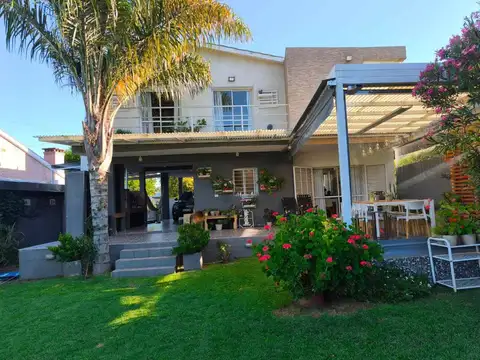 VENTA CASA CATEGORIA VILLA RIVERA INDARTE PILETA