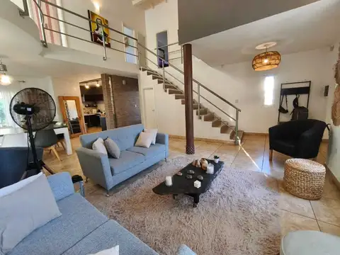 Casa 5 ambientes con 2 baños