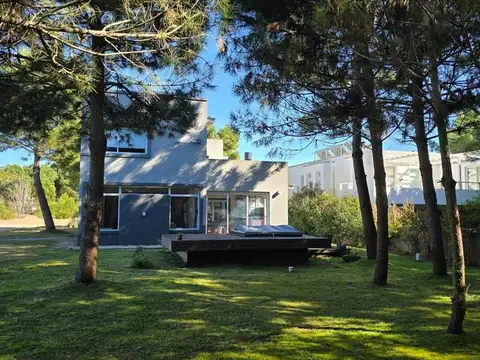 CASA EN VENTA COSTA ESMERALDA BARRIO GOLF II