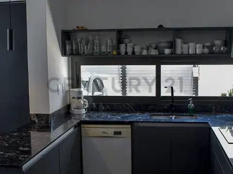 CASA DE CATEGORIA EN VENTA CON 2 DEPARTAMENTOS A ESTRENAR