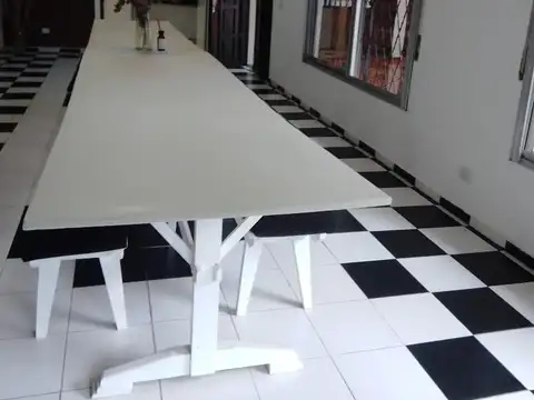 QUINTA CON PILETA Y AMPLIO PARQUE EN BARRIO LOS OMBUES DE FLORENCIO VARELA.